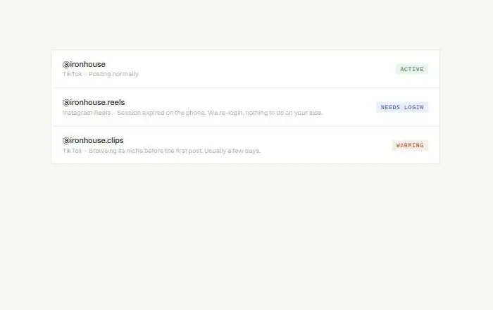 Accounts list in the distrumi panel with active, warming and needs-login states